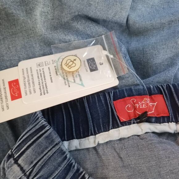 STYLE 7 Preppy Blue Denim Skirt Dog NWT Knee ALine Elastic Pockets Size 25 S XS - Picture 9 of 11